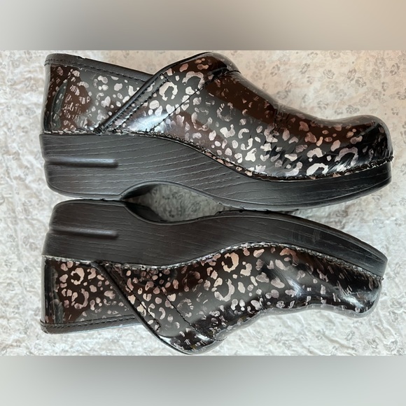 DANSKO Women's Professional Speckled Metallic Black Silver Patent Clogs Euro 38 - Picture 3 of 6